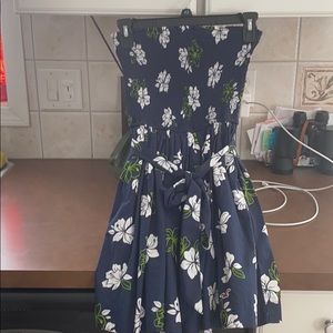 Women’s dress medium